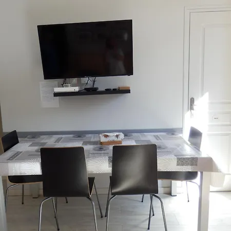 Agreable T2 Au Centre De Luchon Apartment Bagneres-de-Luchon Exterior photo
